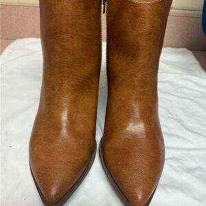 Universal Thread Tan Heeled Boots